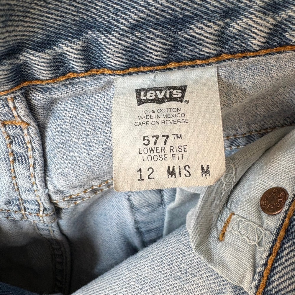 Vintage 90s Levi's 560 Loose Fit Straight Leg Jeans • Light Wash, Size 12 - Picture 2 of 12